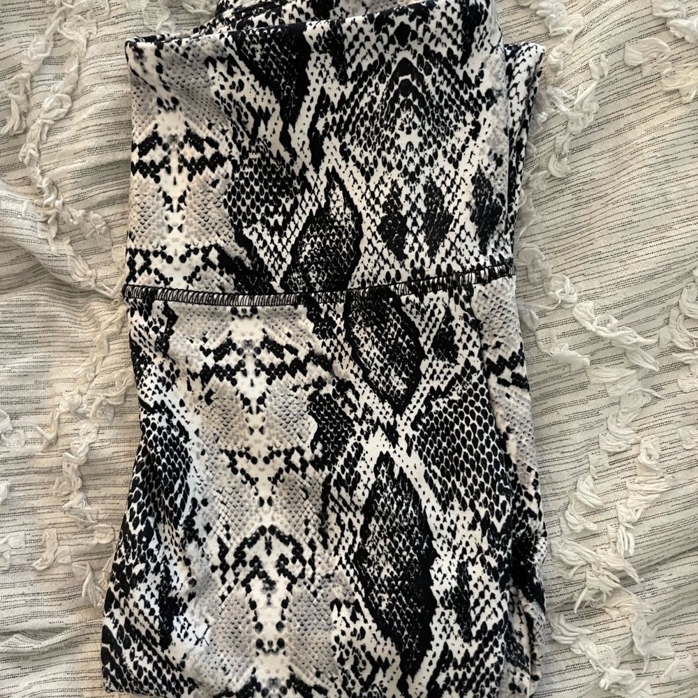 New balance snake leggings